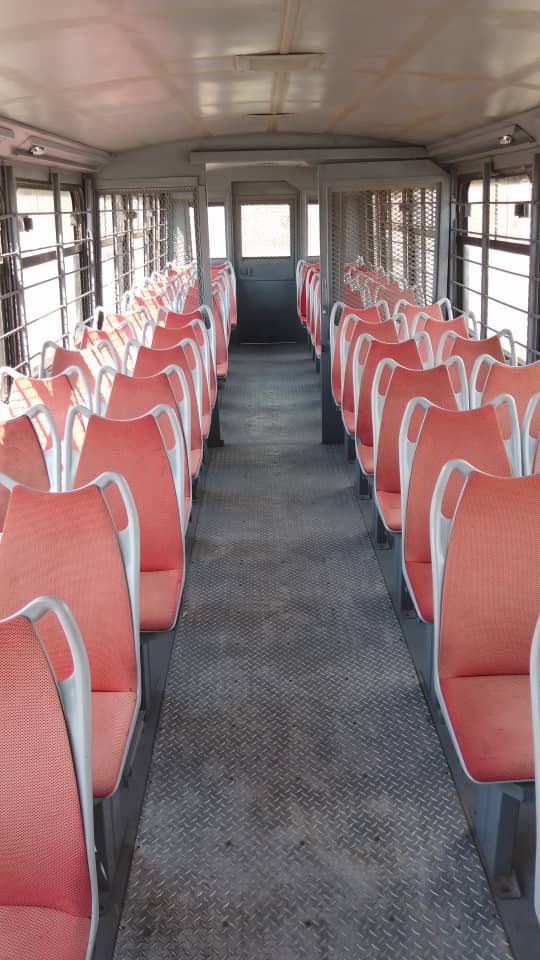Derecho_paz's tweet photo. Las labores contaron con mano de obra penitenciaria y consistieron en la reparación y sustitución de piezas mecánicas y eléctricas de las dos unidades de transporte, las cuales tienen una capacidad de 32 y 54 de puestos. https://t.co/2hH9EJP6Za