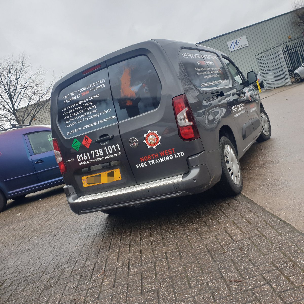Seymoursandp's tweet image. Whoops, we've not updated out Twitter for while, no surprise though it's another van we've completed.

Panel fills, printed logos, and cut vinyl detail, and a 5⭐ review.

#vansigns #vangraphics #vanbranding #vehiclegraphics #manchester #vansignsmanchester