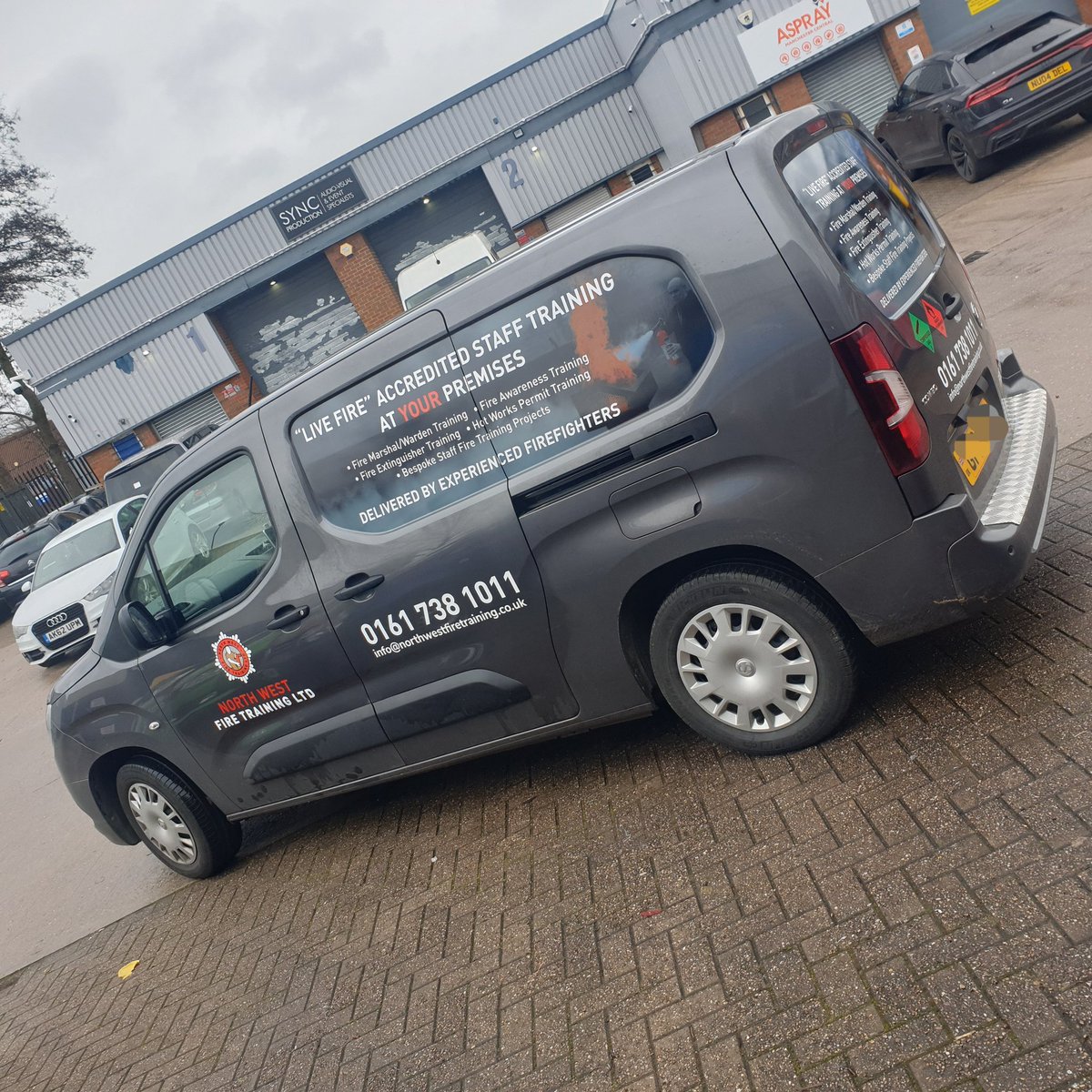 Seymoursandp's tweet image. Whoops, we've not updated out Twitter for while, no surprise though it's another van we've completed.

Panel fills, printed logos, and cut vinyl detail, and a 5⭐ review.

#vansigns #vangraphics #vanbranding #vehiclegraphics #manchester #vansignsmanchester