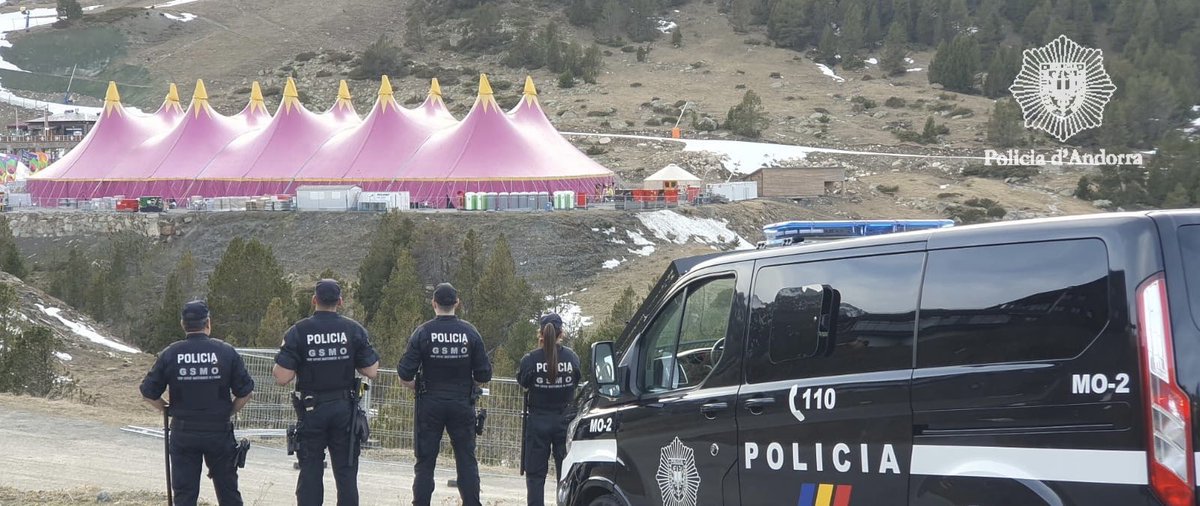 andorra_policia's tweet photo. Dispositiu especial amb motiu del festival #Snowrow.
Els efectius es desplegaran entre dijous i diumenge per garantir la seguretat dels assistents.
Està previst que s'hi congreguin fins a 4.000 persones dijous, i 8.000 divendres i dissabte.
➕info a ➡️ https://t.co/DPA1GtYMd7 https://t.co/xsoaao1xAo