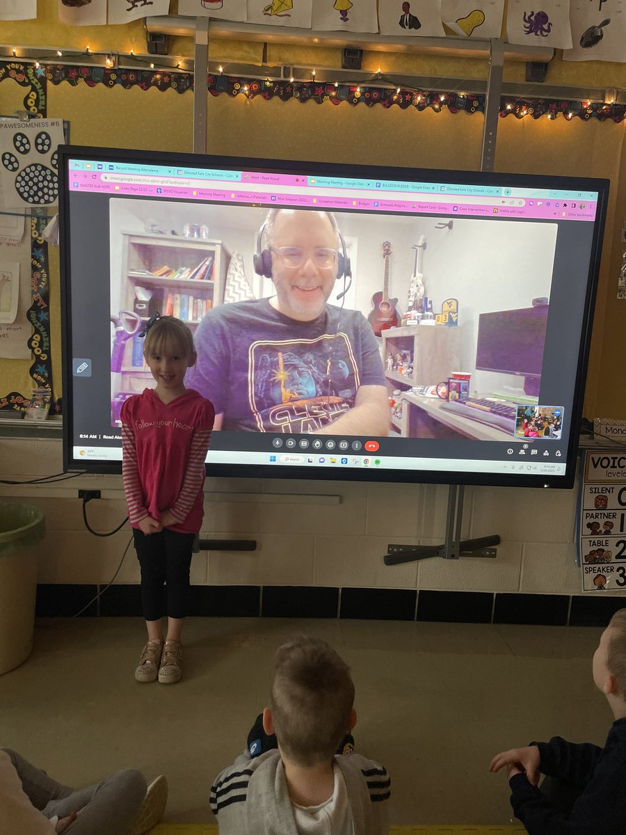 MissSimpson504's tweet image. We are really loving our guest readers this week for #RightToReadWeek!