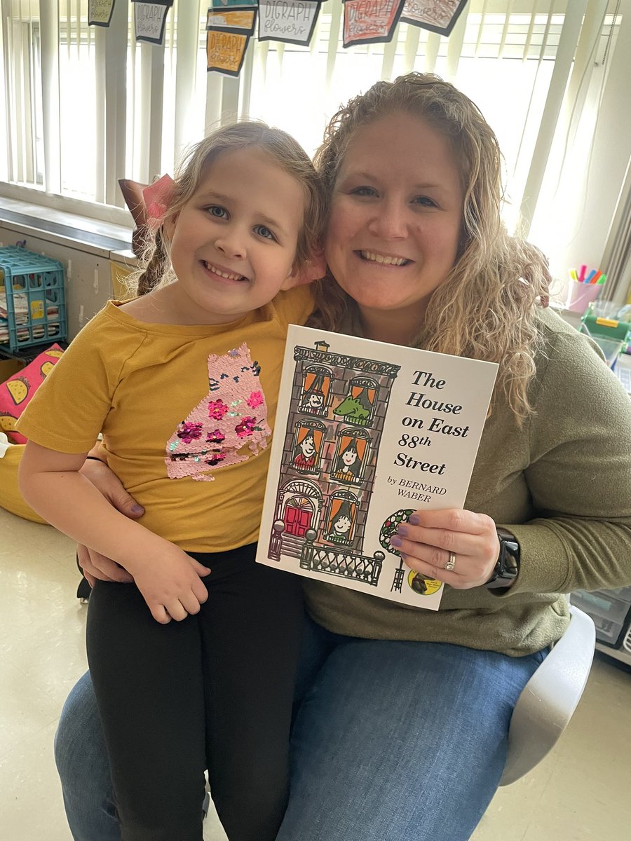 MissSimpson504's tweet image. We are really loving our guest readers this week for #RightToReadWeek!