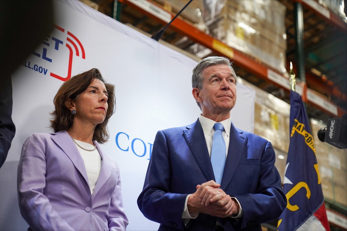 NC_Governor's tweet photo. North Carolina is the fiber optic capital of America. Today, Gov. Cooper and @SecRaimondo attended the grand opening of the Corning Optical Communications Trivium Cable Plant, which will bring over 400 new jobs to Hickory. https://t.co/3hMTCAzXQy