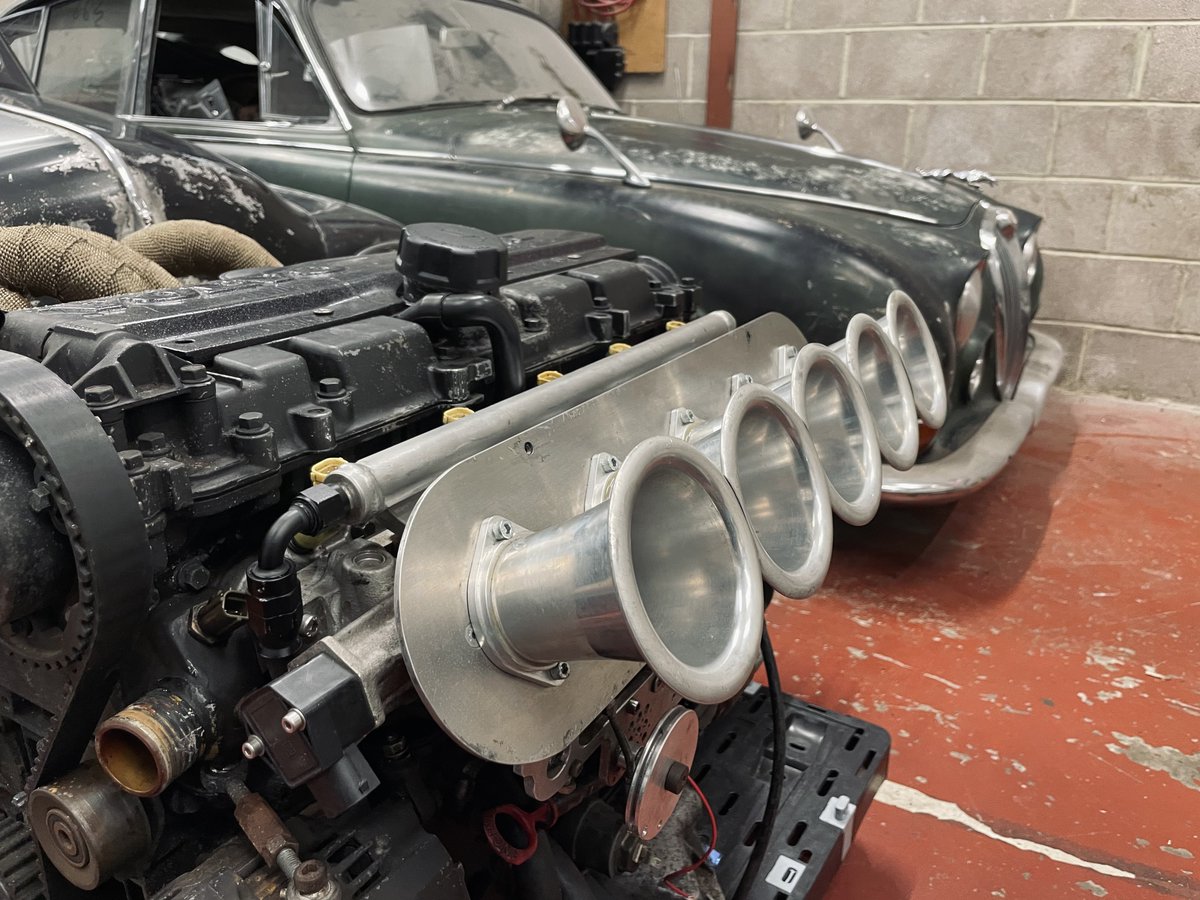 Pipey_McGraw's tweet photo. New heart ready for the cyclops. 5 cylinders of Swedish fury ๐ฅ poor manโs Audi Quattro noises๐๐ป #rover #p4 #cyclops #jaguar #jaguarstype #notamk2 #muttleyracing #coltechclassics https://t.co/DQJFn0Vx3a