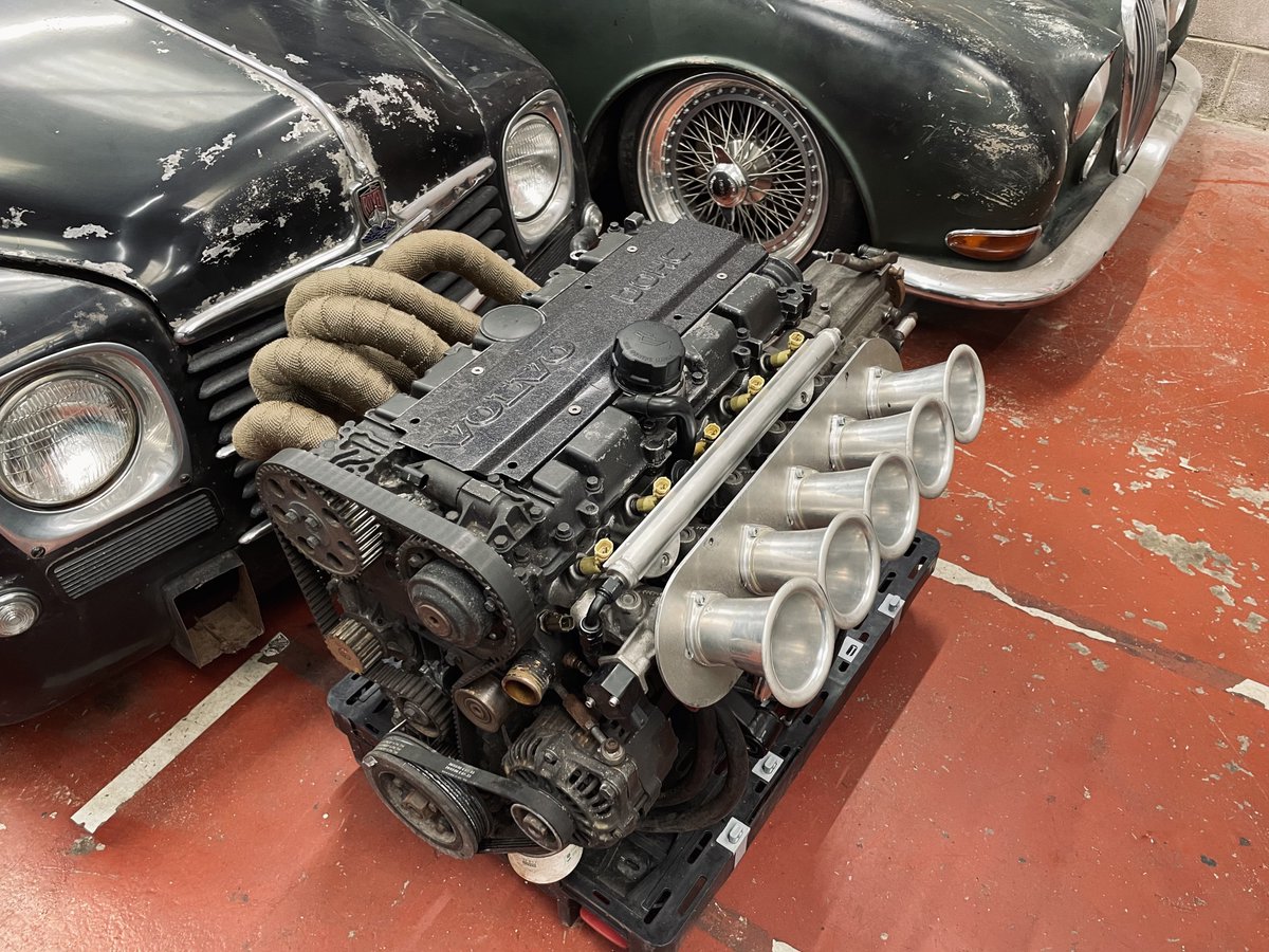 Pipey_McGraw's tweet photo. New heart ready for the cyclops. 5 cylinders of Swedish fury ๐ฅ poor manโs Audi Quattro noises๐๐ป #rover #p4 #cyclops #jaguar #jaguarstype #notamk2 #muttleyracing #coltechclassics https://t.co/DQJFn0Vx3a