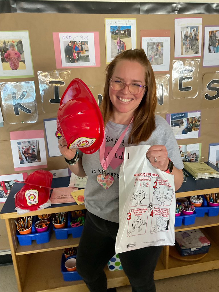 sellar_wood's tweet photo. Thank you to @CountyofBrantFD for our special gifts and to the @EarthRangers for our amazing assembly today. We decided to add rings to our bags to encourage sending cloth bags for bringing items to and from school ♥️ 🌍 #lessplasticwaste https://t.co/0EkO1ViEVr