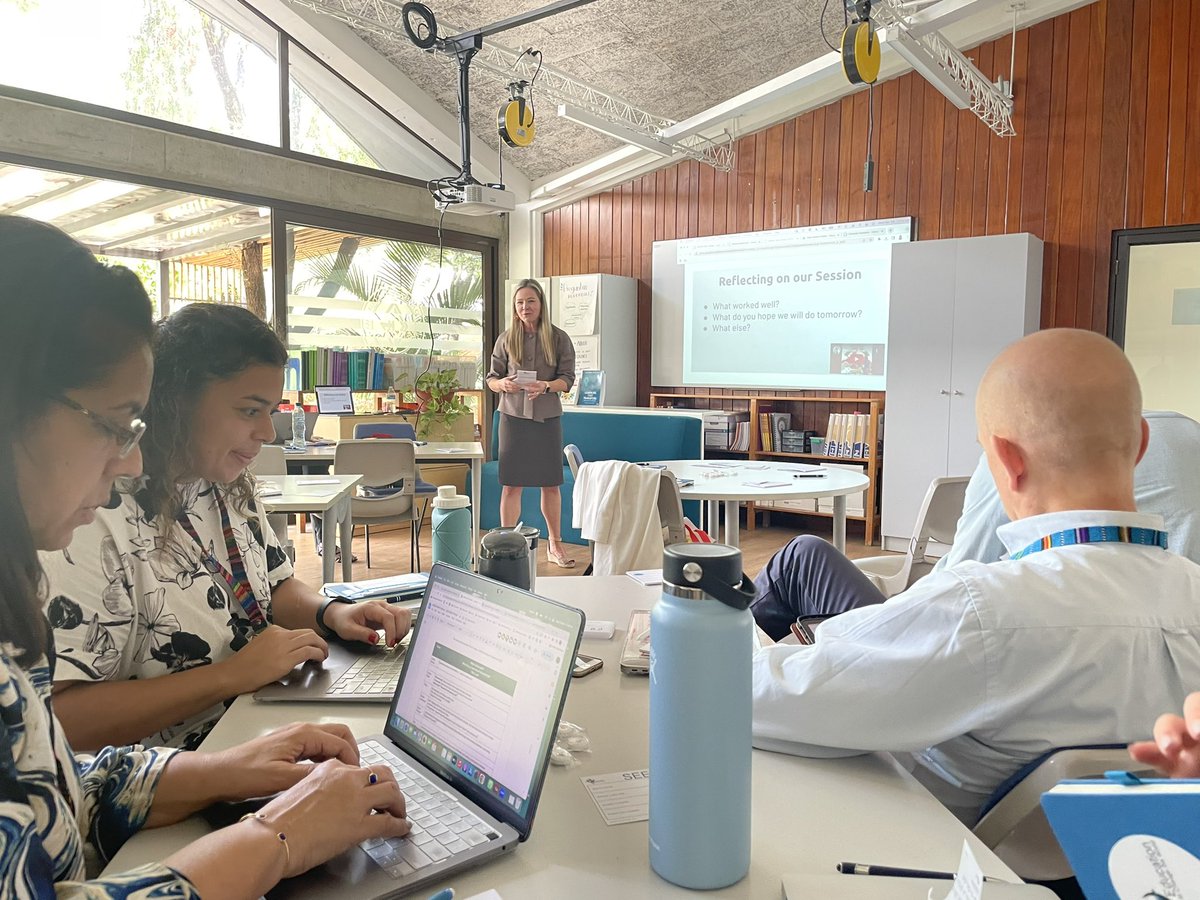 tracedug's tweet photo. @JulieHStern  Concepts! Making the grand connection to create learning that transfers! #greatfirstsession https://t.co/AGx6SgzUEr