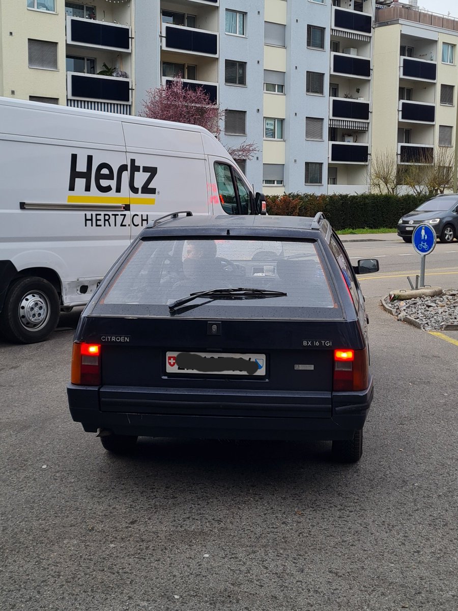 Commuter8's tweet photo. Found another Hubnut-car here near Zurich at my local petrol station. Rare around here indeed! @HubNutVids #citroenbx #citroen #weirdcartwitter https://t.co/WKc5UU1OBb