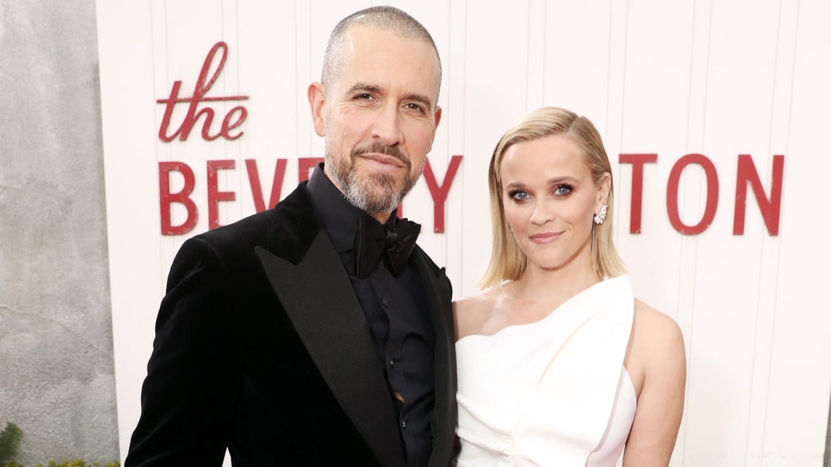 Jezebel's tweet photo. Quibi Apparently Destroyed Reese Witherspoon's Marriage https://t.co/yT0VJP9C3s https://t.co/cy74llu6ND