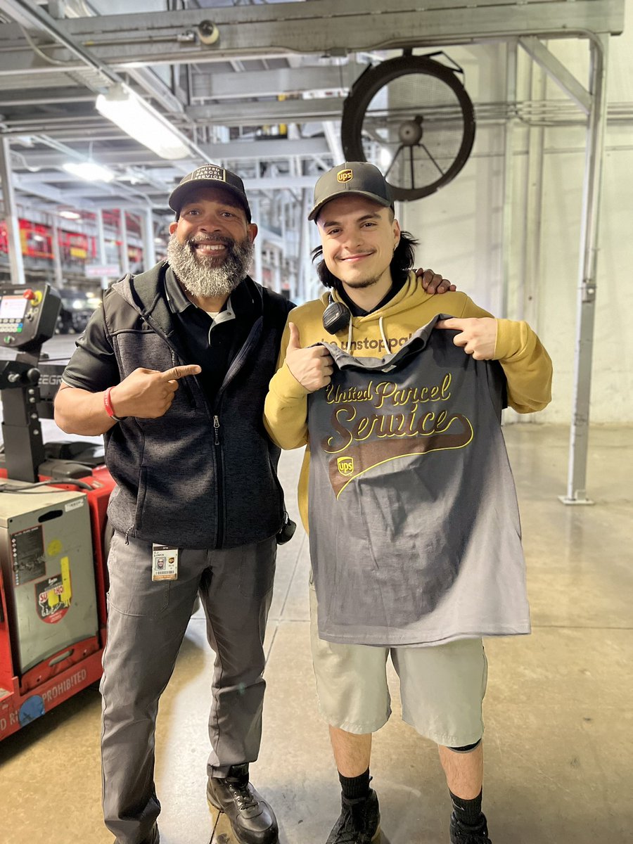 Happy Birthday to one of our <a href="/UPSers/">UPSers</a> supervisors <a href="/rubenalonzo9/">ruben alonzo</a> We here <a href="/UPS/">UPS</a> hopes you have an amazing day!! <a href="/bigtymer504/">E.J.⚜</a> <a href="/ZakAdam67227290/">Zak Adams</a> #DeliverWhatMatters