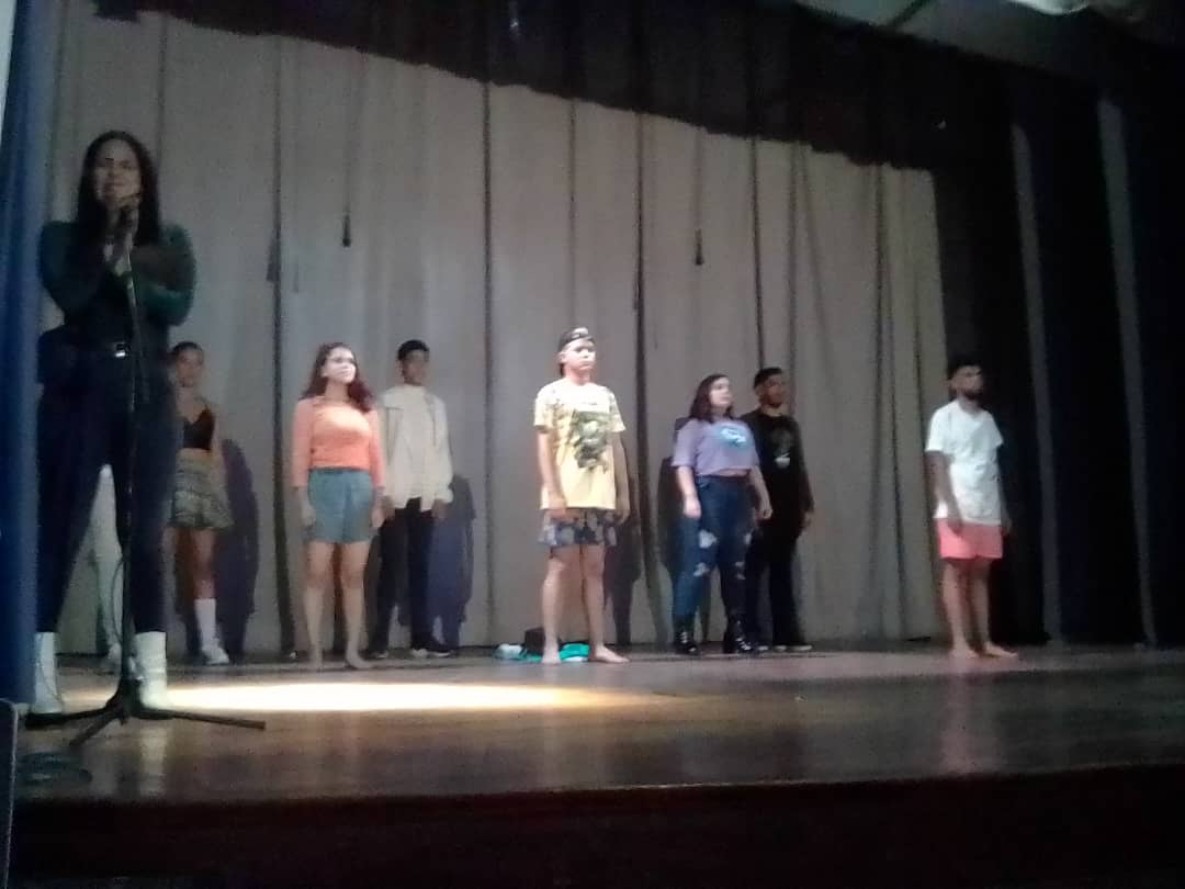 MerlyColteatro's tweet photo. Lara sigue celebrando el día internacional del teatro https://t.co/RIT1X0FxJA