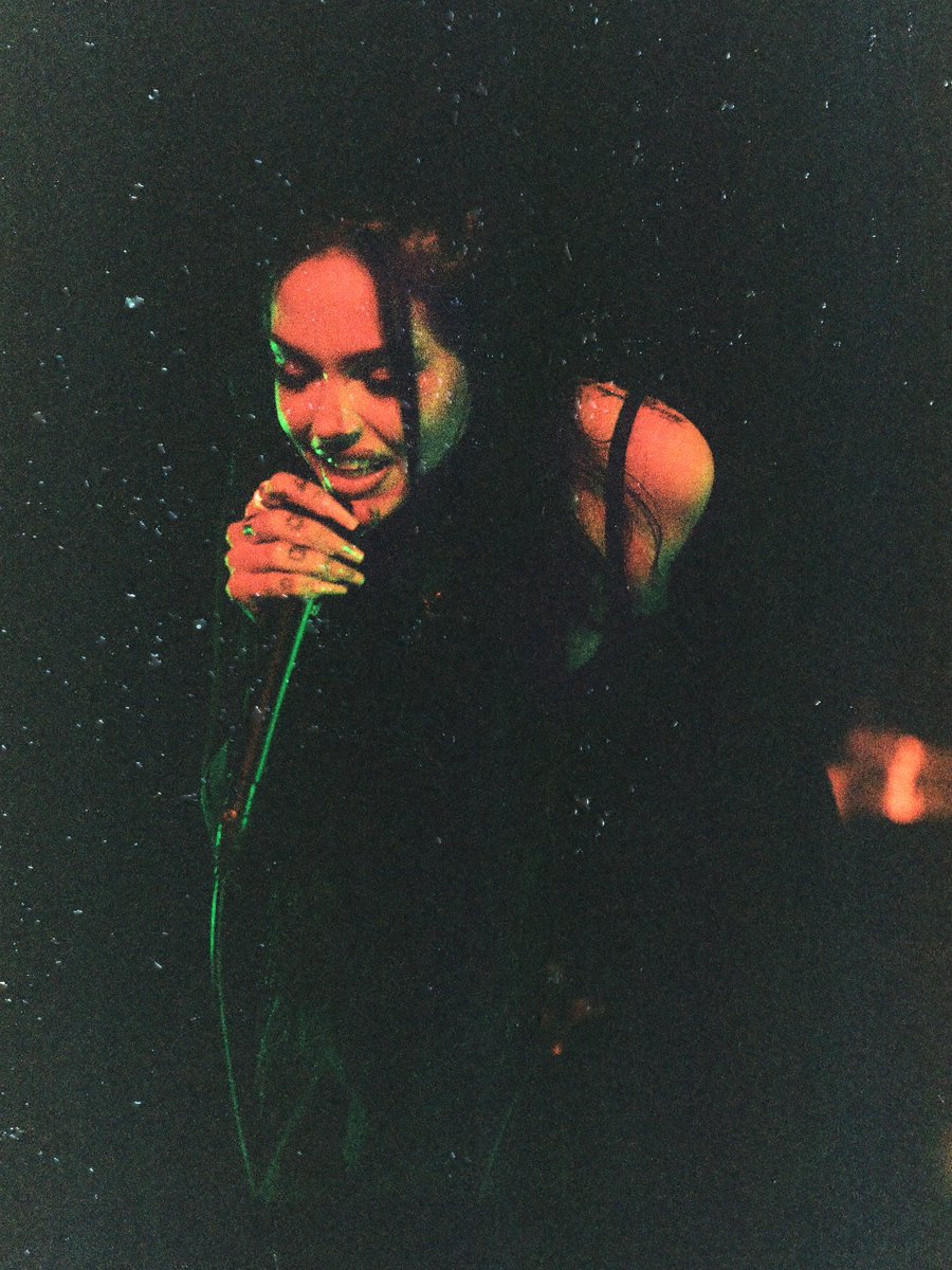 dannygreenmedia's tweet photo. Shot the @MaggieLindemann show at @Bimbos365Club in SF

Shot on film, with Portra 800+2 and Ilford Delta 3200 https://t.co/nozG4UTjh7