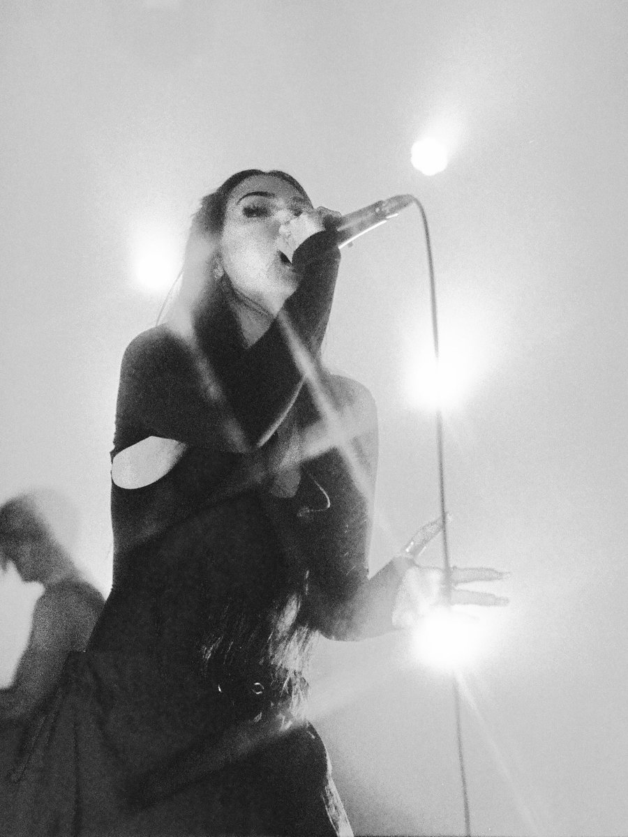 dannygreenmedia's tweet photo. Shot the @MaggieLindemann show at @Bimbos365Club in SF

Shot on film, with Portra 800+2 and Ilford Delta 3200 https://t.co/nozG4UTjh7