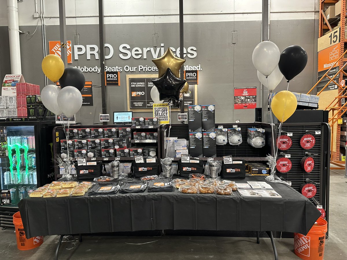 MaryREstra's tweet photo. #proappreciationweek #proappreciation #prodesk Day 3 Thursday @MilwaukeeTool Milwaukee came and conquered. Pro is still celebrating 🥳 🧡🧡 https://t.co/ejlmUE5rQt
