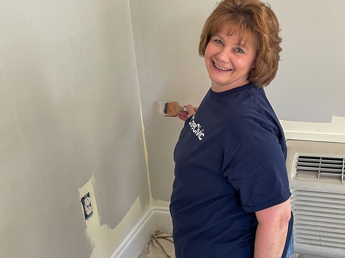 CoreCivicGiving's tweet photo. Recently, CoreCivic employees participated in a Spring Clean-Up Day at Family Reconciliation Center in #Nashville. FRC is a nonprofit guest house that provides free lodging to anyone visiting an incarcerated loved one. Thank you, FRC! #betterthepublicgood #grateful https://t.co/qaWM7lswA8
