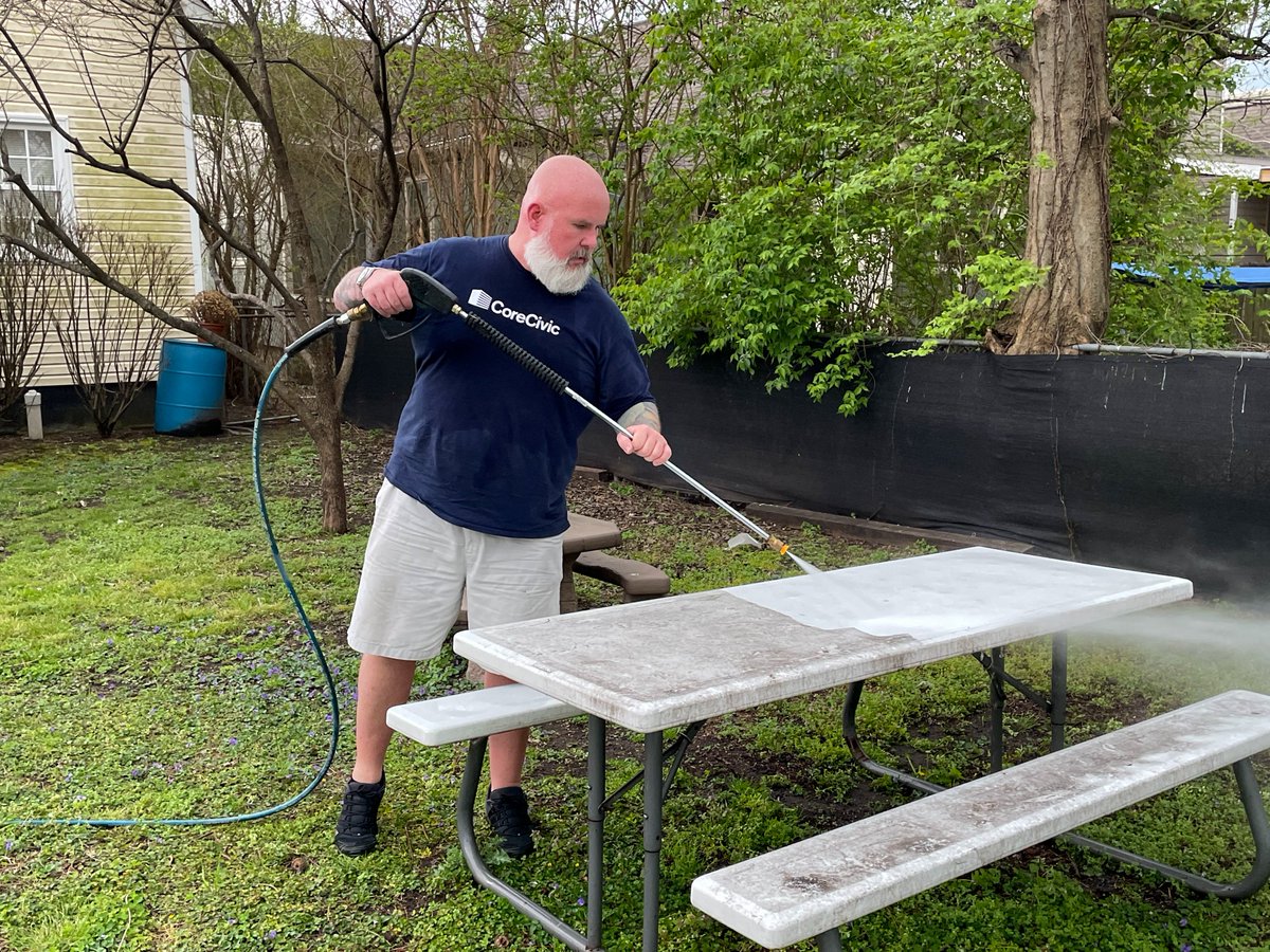 CoreCivicGiving's tweet photo. Recently, CoreCivic employees participated in a Spring Clean-Up Day at Family Reconciliation Center in #Nashville. FRC is a nonprofit guest house that provides free lodging to anyone visiting an incarcerated loved one. Thank you, FRC! #betterthepublicgood #grateful https://t.co/qaWM7lswA8