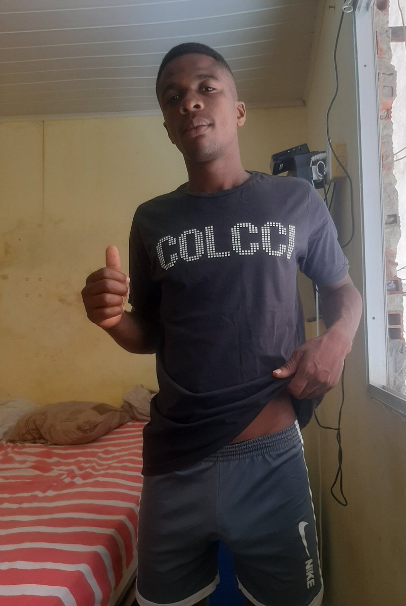 well24cm's tweet photo. Sem camisa e com camisa🤦‍♂️ https://t.co/OER2IVHudH
