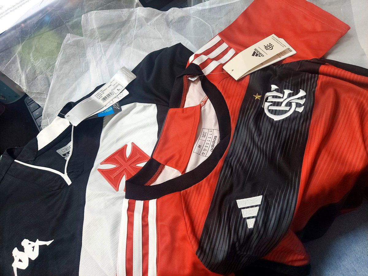 C4rolLopes's tweet photo. As compras de casa são assim ... Cada um com seu gosto e nada a discutir 😌 https://t.co/vx5EiZHttq