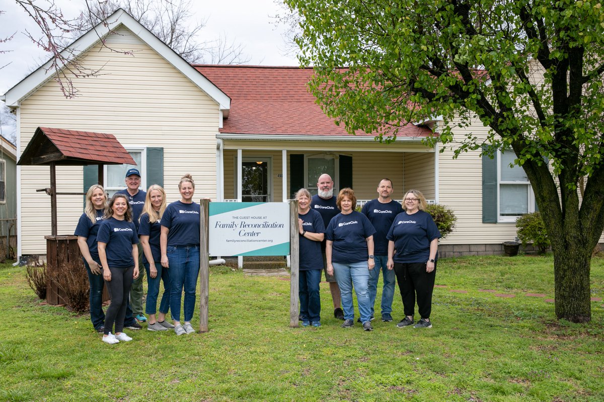 CoreCivicGiving's tweet photo. Recently, CoreCivic employees participated in a Spring Clean-Up Day at Family Reconciliation Center in #Nashville. FRC is a nonprofit guest house that provides free lodging to anyone visiting an incarcerated loved one. Thank you, FRC! #betterthepublicgood #grateful https://t.co/qaWM7lswA8