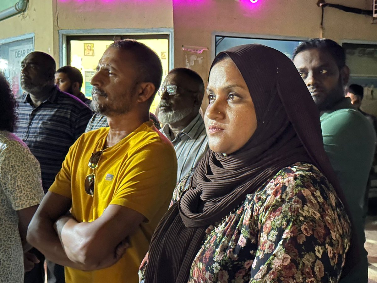 adduXfiles's tweet photo. Guriadhoo dhaairage kuri erumah Raees @ibusolih sarukaarun vany gina masakkaithakeh kuravvaafa.gulhigen dhaaira tharaqqee kurumah Guriadhoo dhaaira ge rayyithun @shaaxibrahim ah vote dhevvavaa! Mee dhaira ge kurierumah dhevey voteh kan yaqeen
#VoteForshaaxibrahim
#VoteNo2 ✔ https://t.co/uRYRf5IXlU