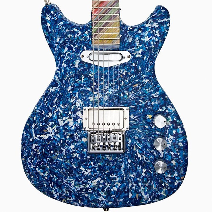4ocean's tweet photo. A guitar made from recovered ocean plastic 🎸 

Back in 2021, our good friend Blake Burls joined us for a day on the water cleaning up trash in Boca Raton, FL. The goal? Collect ocean plastic that Burls can turn into an epic guitar! https://t.co/zbMNVwgmlo