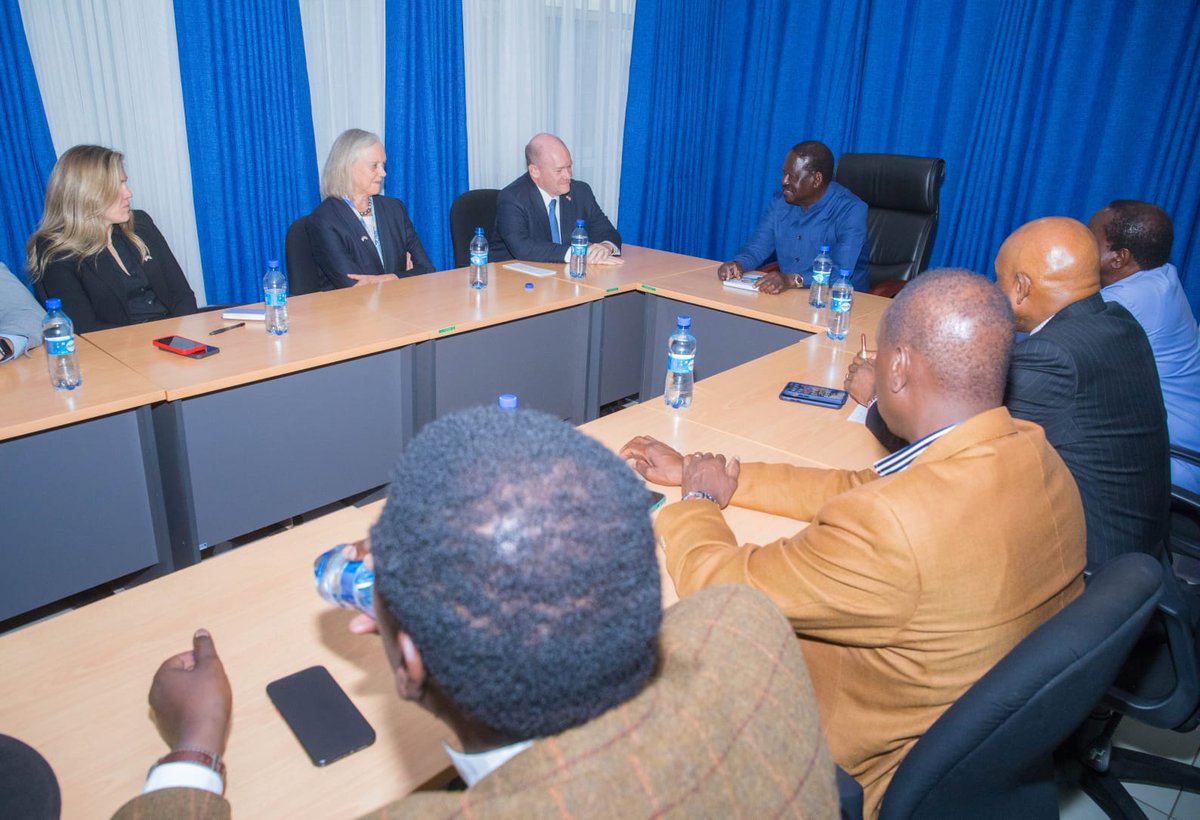RailaOdinga's tweet photo. Had a great meeting this evening with US Senator Chris Coons and his delegation to discuss developments in our country. 

We had a fruitful discussion on the importance of upholding the constitution and the rule of law, and agreed to keep the channels of communication open. https://t.co/Mcq3gSioev