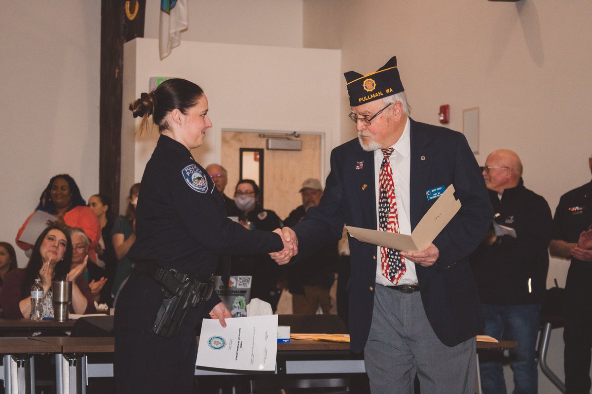 PullmanPolice's tweet image. Maynard-Price American Legion Post 52 presented a number of awards to Pullman PD officers at last night's @City_of_Pullman Council meeting.

Watch: youtube.com/watch?v=c0I7wk…

We are very proud to have these amazing officers on our team!  #PullmanProud #KindOfABigDeal