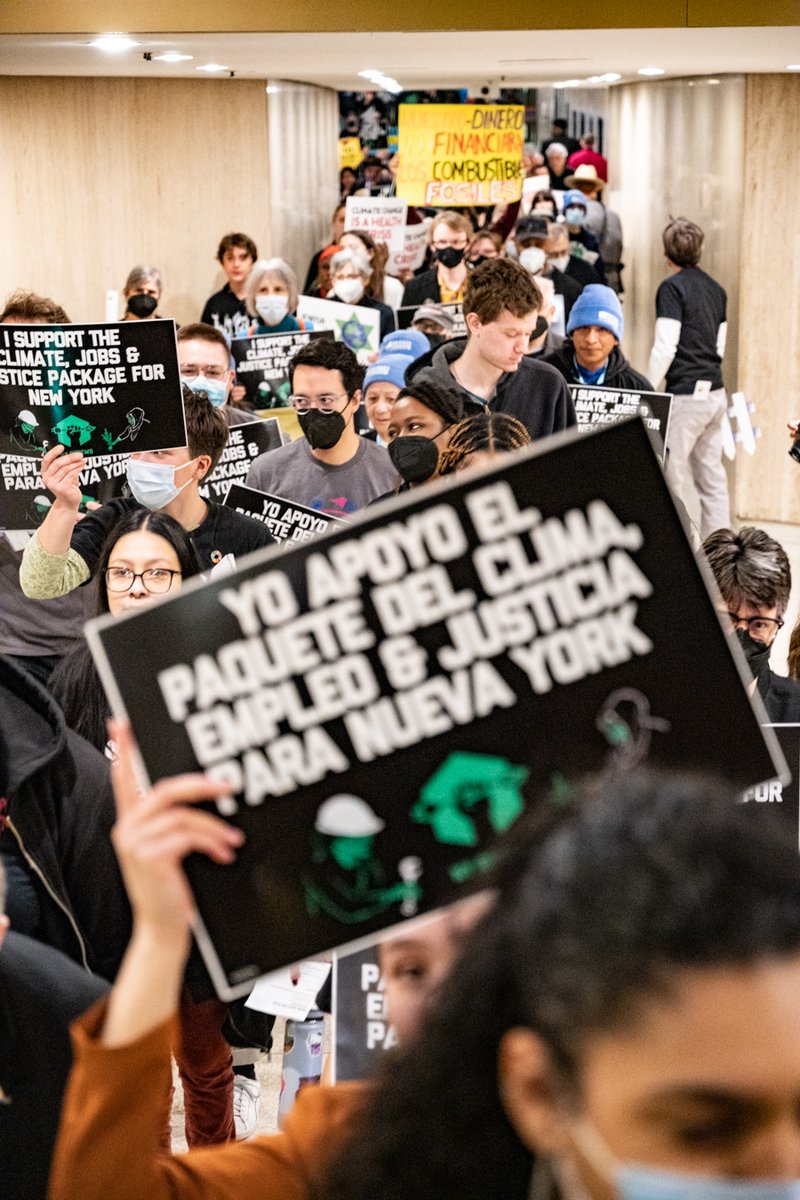NYRenews's tweet photo. Attention @CarlHeastie @GovKathyHochul: yesterday, NYers mobilized by the hundreds for #ClimateJobsJustice! The capital was flooded with over 400 NYers demanding a pollution free NY, and a just, clean energy future. We need this in the 2023 budget!

🧵of this historic day: https://t.co/sZZuNAeQd5