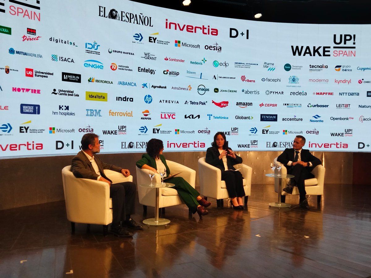 grupo_oesia's tweet photo. @ymdominguez ntra responsable de #SanidadDigital en #WakeUpSpain @elespanolcom sobre inversión en alta tecnología sanitaria👉No hay que pensar solo en equipamiento médico, hay un soporte de software  que hay que evolucionar 
Con @baltasarlobato @EY_Spain @AlbertoBorrego_ @NTTDATA https://t.co/oUq3sNMqUn