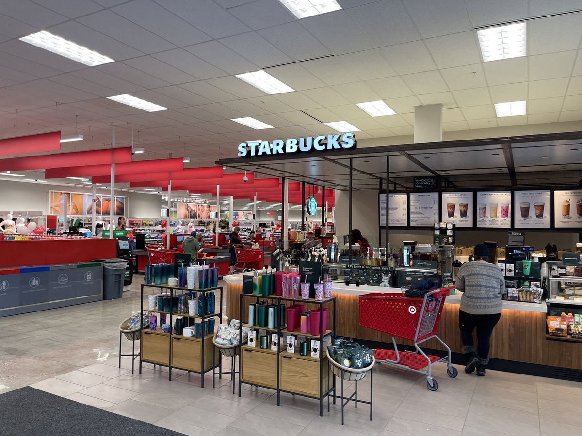 Elias_Funez's tweet photo. It’s open in Grass Valley. Also open inside is a CVS pharmacy and Starbucks. #theunionnow #target #softopen @TheUnion https://t.co/3aDDZs3nmY