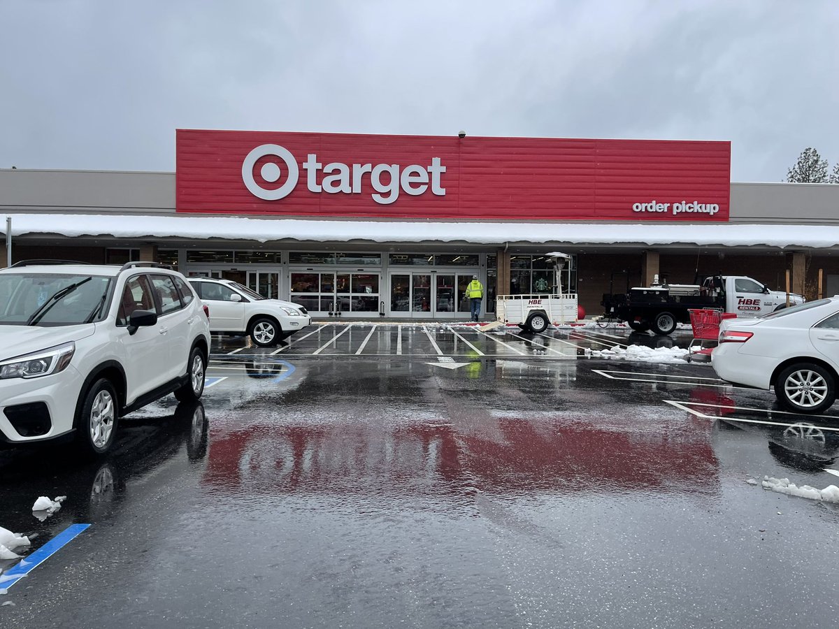 Elias_Funez's tweet photo. It’s open in Grass Valley. Also open inside is a CVS pharmacy and Starbucks. #theunionnow #target #softopen @TheUnion https://t.co/3aDDZs3nmY