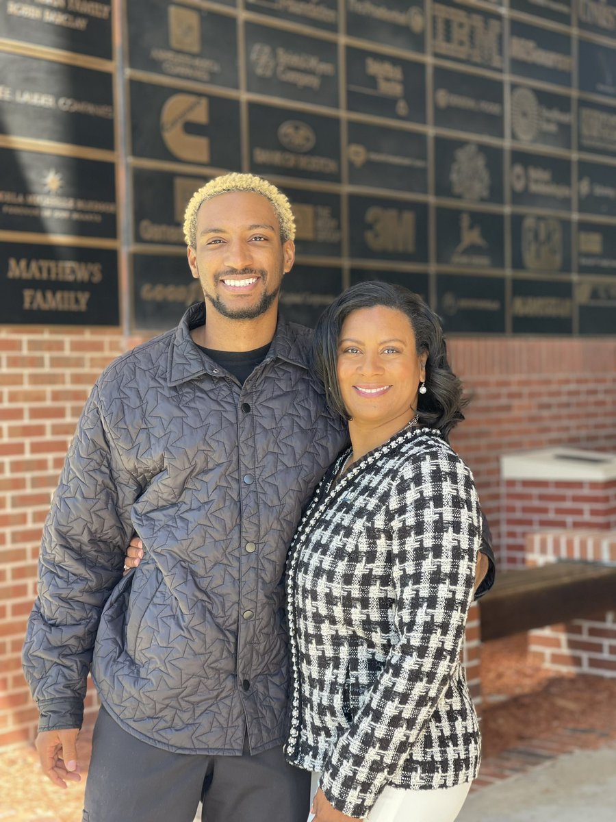 omgitsbachi's tweet photo. I was blessed with the opportunity to educate my fellow rattlers on Music Business with @angelamosspoole at @FAMU_1887 

An honor to come back and have a full circle moment from when I was in class to now lead panels,
speeches, and courses with my Family

GO RATTLERS 🐍 https://t.co/okEkFiXykC