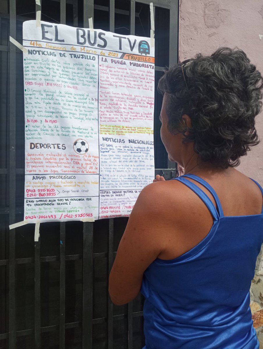 elbusTV's tweet photo. El periodismo offline tiene un efecto que atrae a lectores jóvenes y adultos. En un papelógrafo de #ElBusTV no solo consiguen noticias hiperlocales, sino una cápsula informativa de lo que pasa en el país y en el mundo.

Así de variada es nuestra audiencia🚍 https://t.co/lf7xcsMpSb