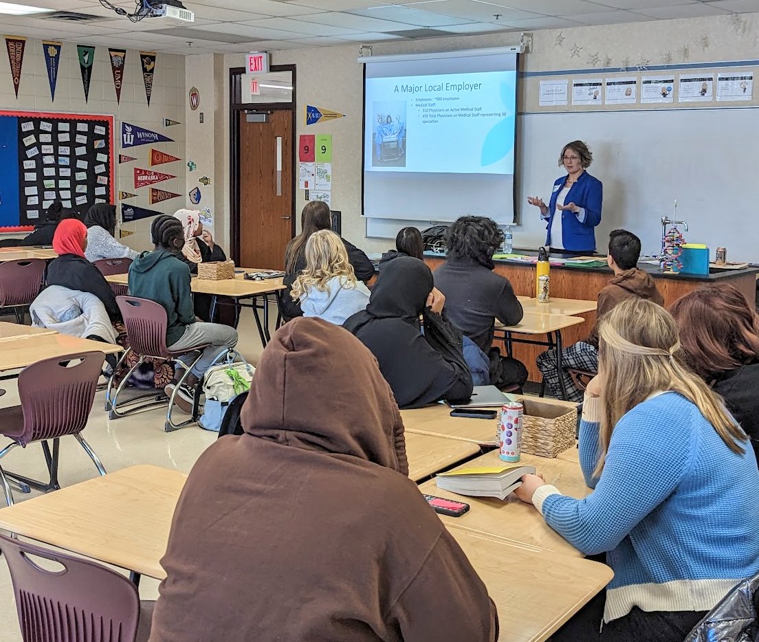 Rklick14's tweet photo. Thank you to @SFRMC for helping share career opportunities for AVID students within healthcare and for answering all their questions! @AVID4College @SHS_HealthSci @ShakopeeSchools @SHSAcademies https://t.co/zmQaOJKvxR