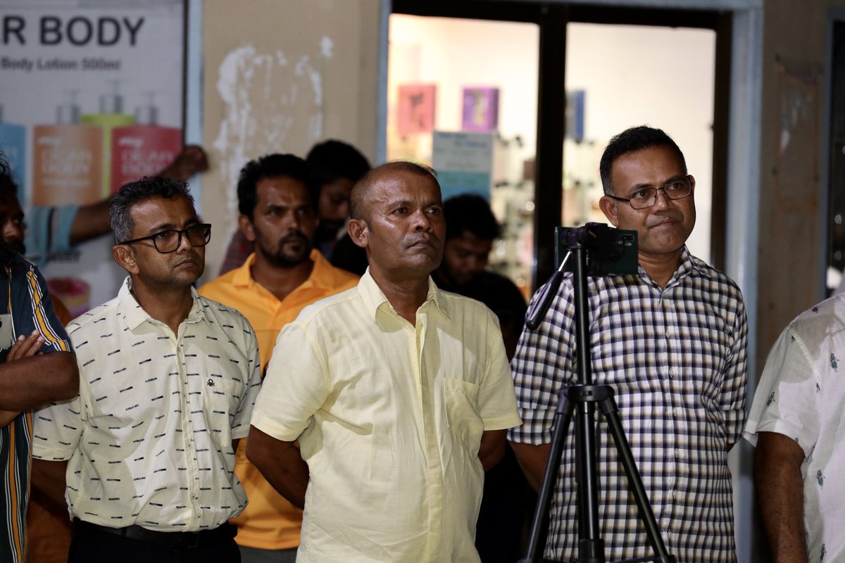 adduXfiles's tweet photo. sarukaaraai medhu oih hiyhama jehun rayyithun haama kohdhiny votun. Guriadhoo by-election akee efadha furusatheh. Guriadhoo eh azumehgai gadha hivvaruga saabithve masahkathuga eba thibeem @shaaxibrahim ah vote dhevvavaa!
#VoteForshaaxibrahim
#VoteNo2 ✔
@shaaxibrahim https://t.co/NkNLzZc2yd
