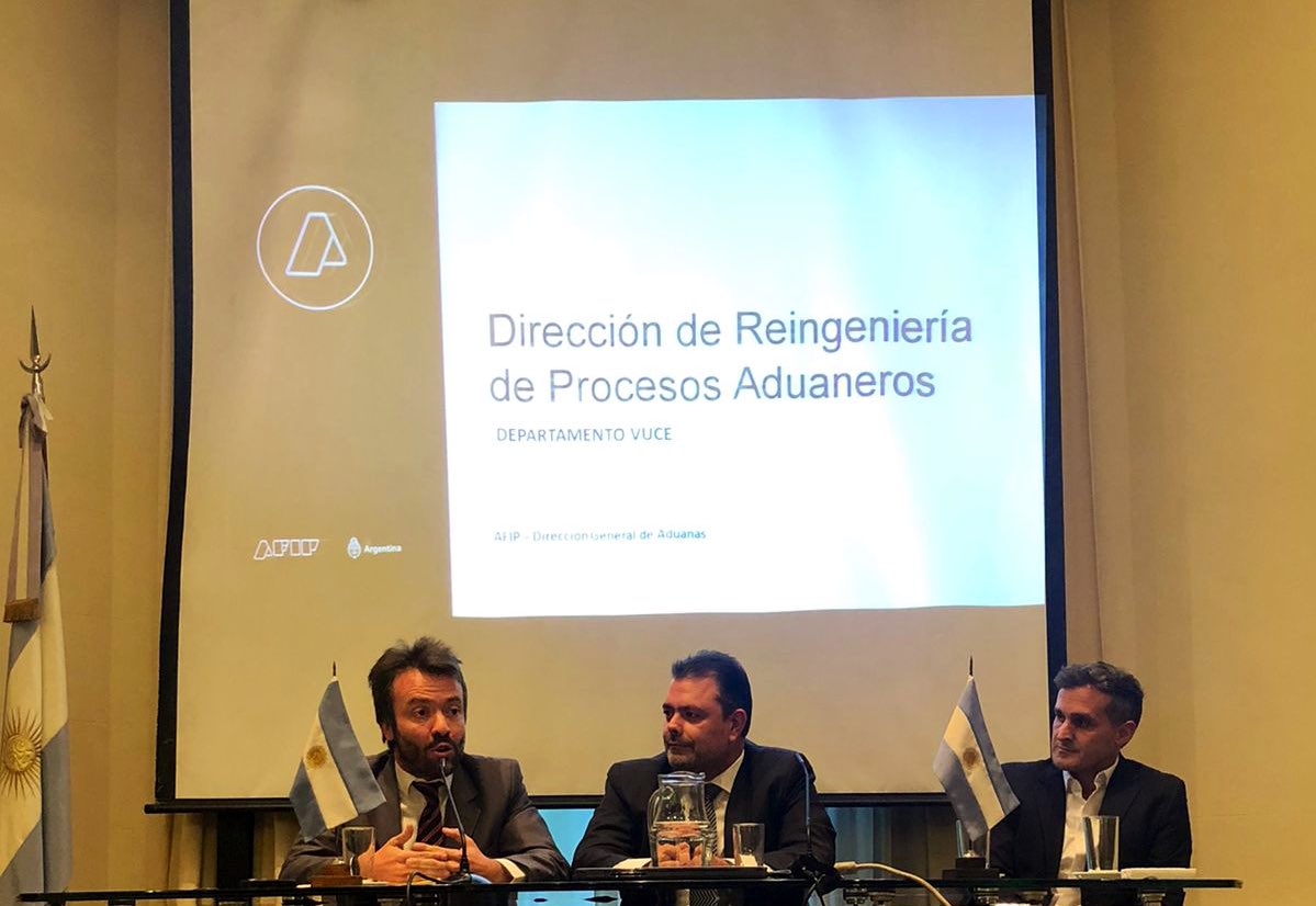 CDARepArg's tweet photo. 📍AHORA 
#CDAPresente en el Espacio de Diálogo donde se trabaja sobre la temática referida a la Ventanilla Electrónica de Comercio Exterior (@VUCE_ar ) https://t.co/YWIM5Prjbu