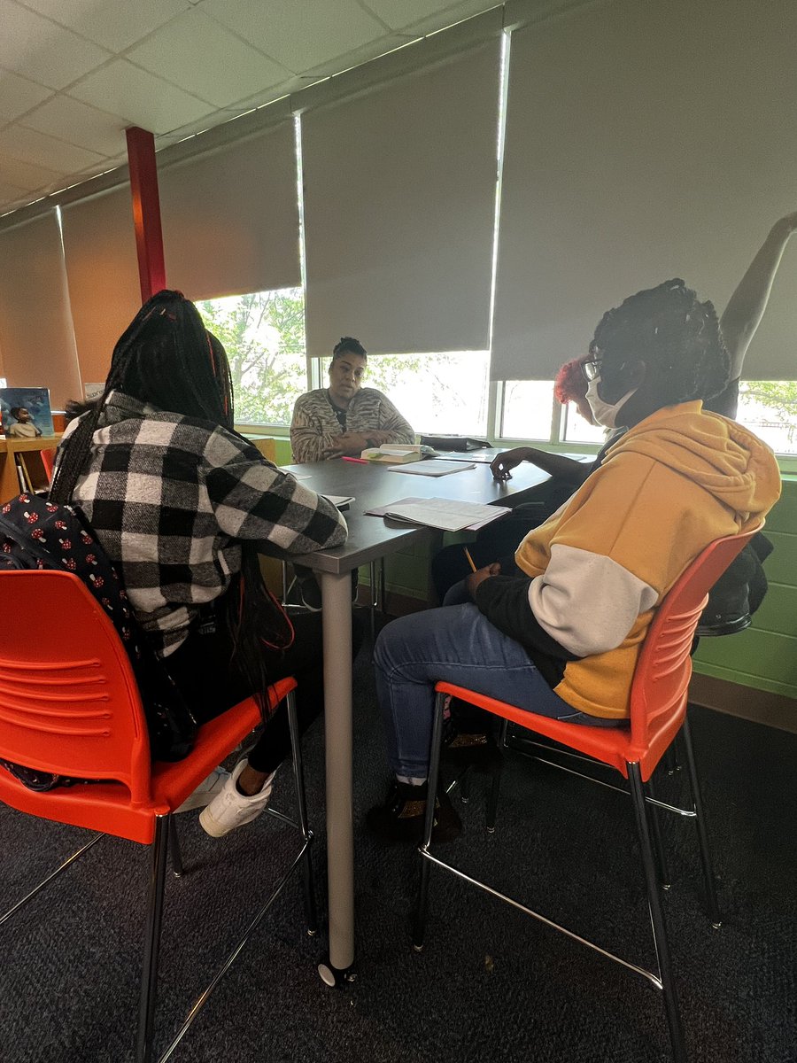 media_miller's tweet image. The @apsyoungms book 📚 club had an intense conversation about women’s roles/rights in 1910 as we take a deep dive into The Davenports by @KrystalMarquis 

#jcybookclub #thedavenports #itsgood #blackauthor #blackliterature