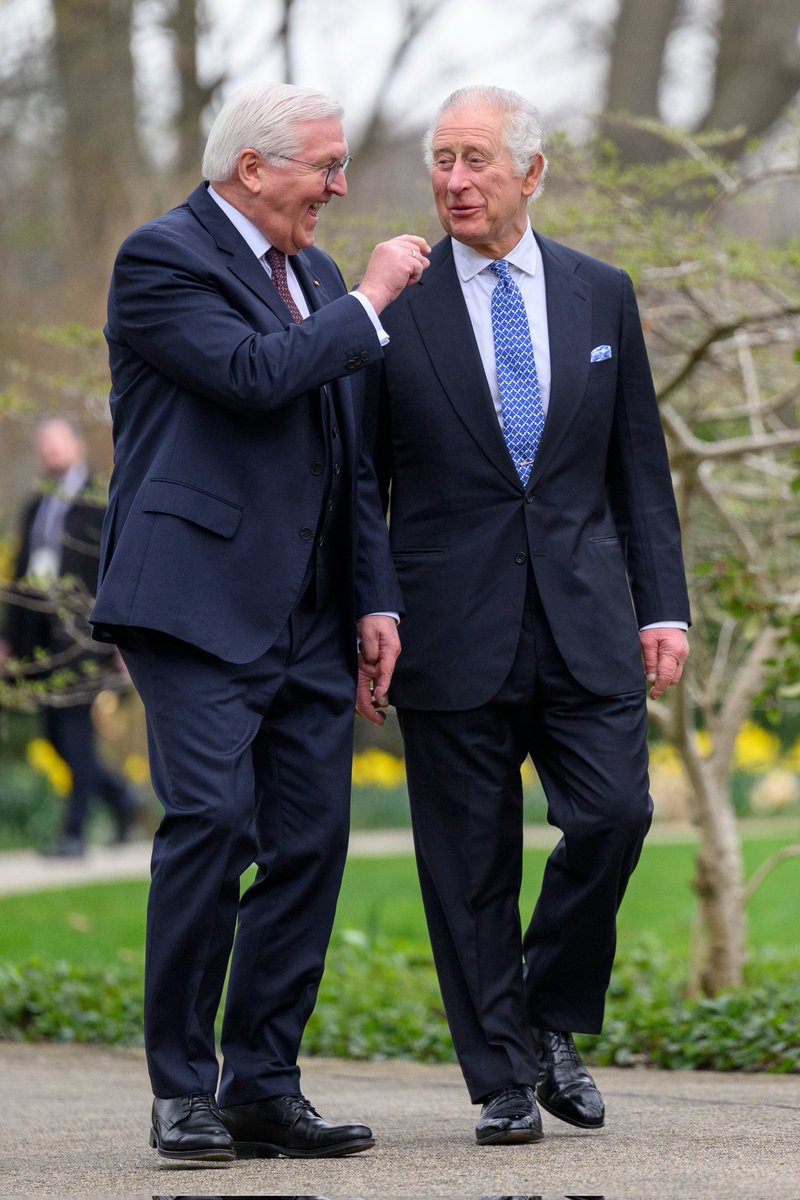 💜💜💜
King Charles III and German President Frank-Walter Steinmeier walk in the garden of the presidential Bellevue Palace in Berlin.🇩🇪🇬🇧 💜💜💜
#KingCharlesIII #FrankWalterSteinmeier 
 #RoyalVisitGermany
@RoyalFamily