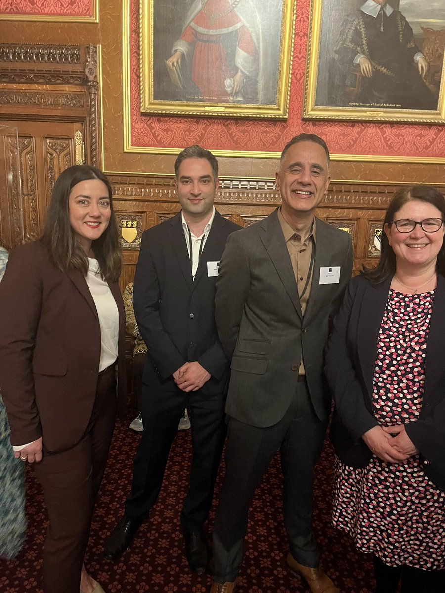 Love this pic - Two amazing governors <a href="/LutonSixthForm/">Luton Sixth Form College</a>  which includes our wonderful Luton South MP - they make such a difference to our great community <a href="/love_luton/">Love Luton</a> as well as our equally amazing   Luton North MP. @SarahOwen_ <a href="/rach_hopkins/">Rachel Hopkins MP</a> <a href="/BasitMahmood91/">Basit Mahmood</a>