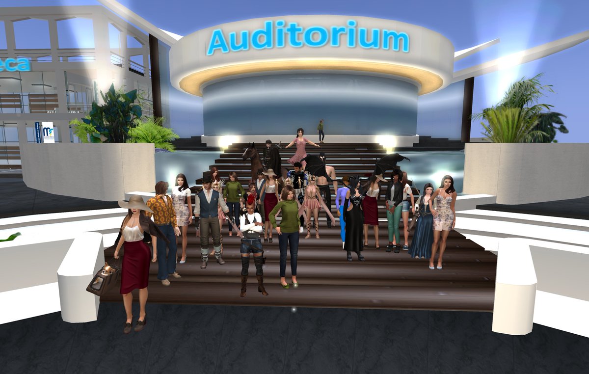pakosendra's tweet photo. Ayer y hoy, sesiones de entrenamiento en #SecondLife  Alumnos de tercero de medicina - Radiología. Foto de familia junto al auditorio de la isla Malaga Medical School @medicina_uma Hemos entrenado aspectos básicos de desplazamiento, visión del avatar, creación y entrega de notas. https://t.co/KJhWUb4PTd