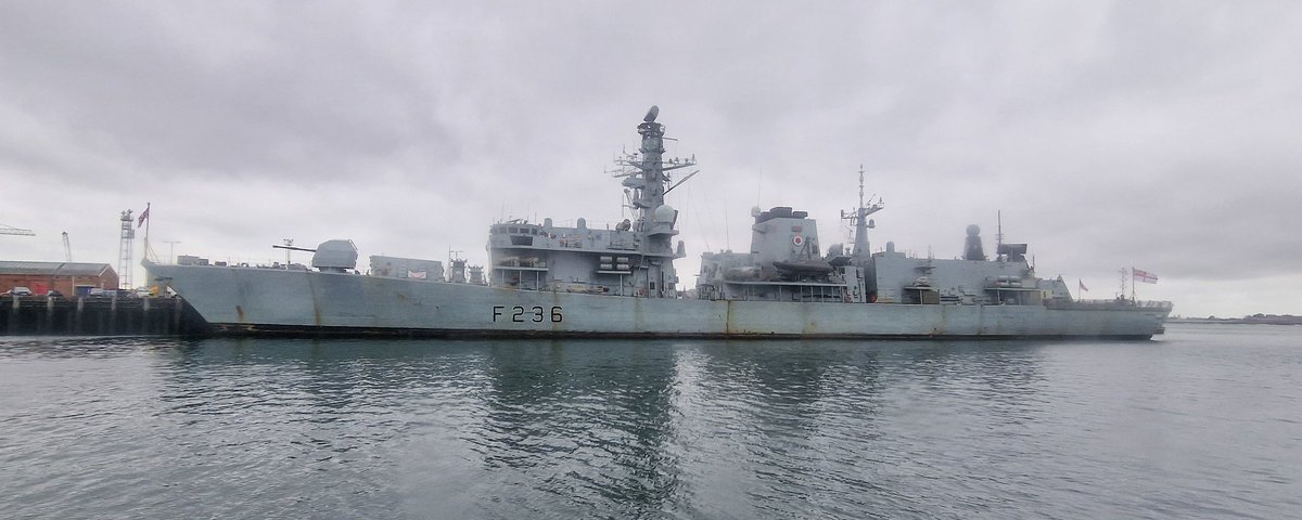 AWenham1's tweet photo. HMS Montrose seen this gloomy morning alongside Fountain lake @HMSMontrose @RoyalNavy @HMNBPortsmouth @NavyLookout @ThingsNavy @WarshipCam @WarshipsIFR @warshipworld #HMSMontrose #Type23frigate https://t.co/vI6v3ZpU3B