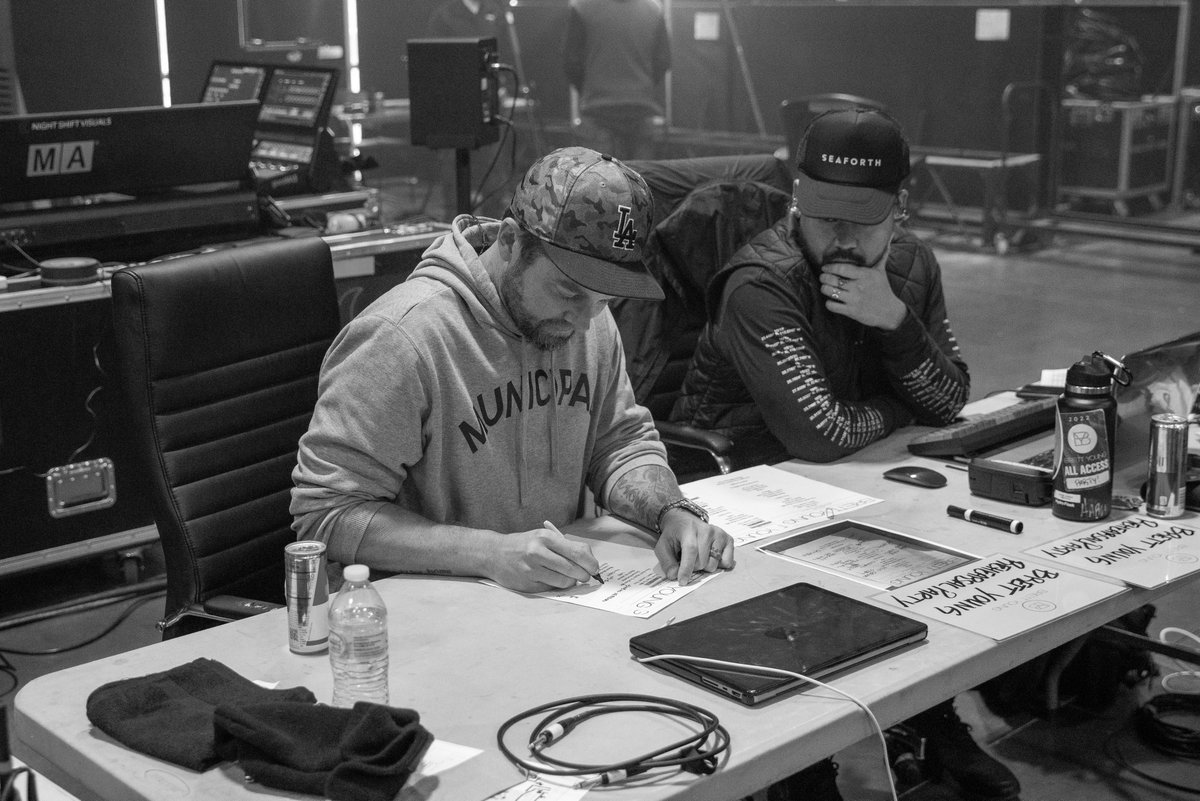 BrettYoungMusic's tweet photo. Wrapped up tour rehearsals with a party with the team, friends, and family. Can’t wait for y’all to see our biggest show yet. Columbus, Pittsburgh, and Cleveland… you’re up first! // @theashleycooke @Morgan_Evans // https://t.co/ZTKGmWUWB4 https://t.co/MZJlPrQMol