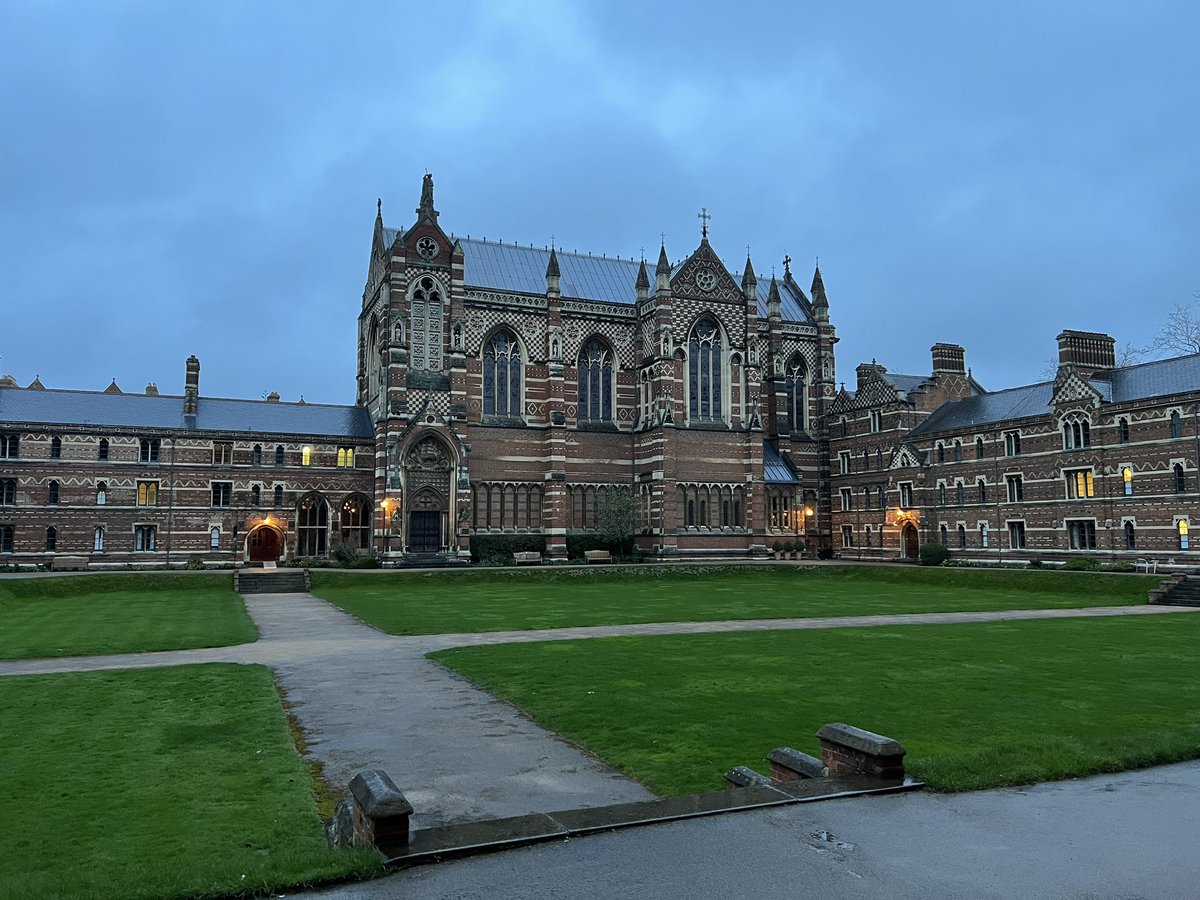 HannsKoenig's tweet photo. Final part of the #auroraspringforum 2023: dinner in the wonderful hall of @KebleOxford, featuring a dinner speech by @LordJohnBrowne. https://t.co/3gj2UbOTrF
