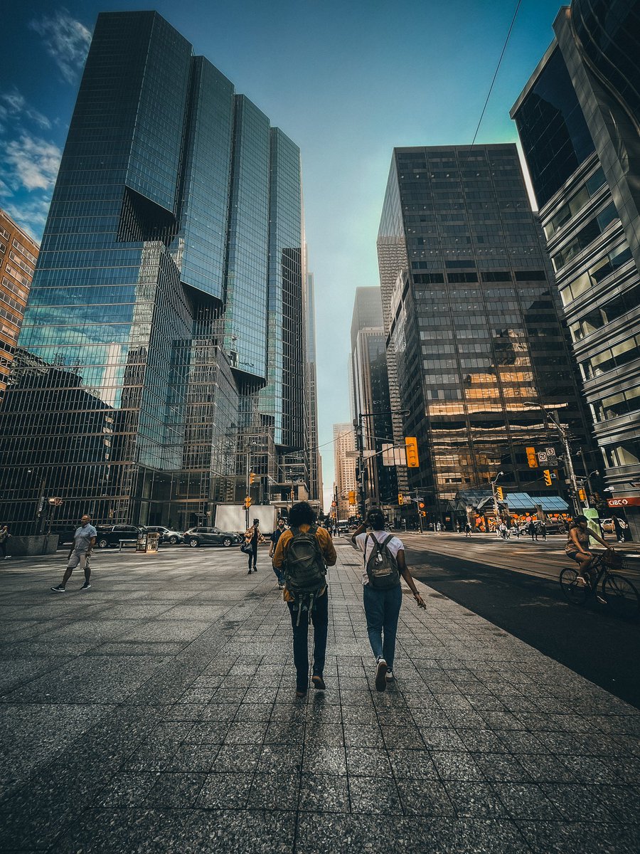 ShutterspeedEmu's tweet photo. City scapes 

#toronto #canada #streetphotographer #streetphotography #architecturaldesign #architecturephotography https://t.co/lI9czypmp6