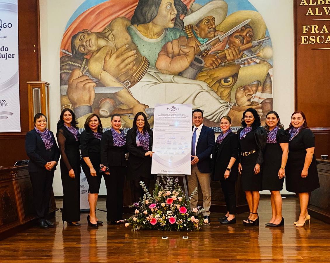 VeroTerrones's tweet photo. Las #Regidoras de todos los partidos, asumimos el compromiso de impulsar políticas e instrumentos públicos en favor de las #Mujeres
Hoy, en Sesión Solemne, firmamos el Pacto por la Paridad de Género y la Erradicación de la Violencia Política contra la Mujer en Razón de Género. https://t.co/Rk4aWB2SAD