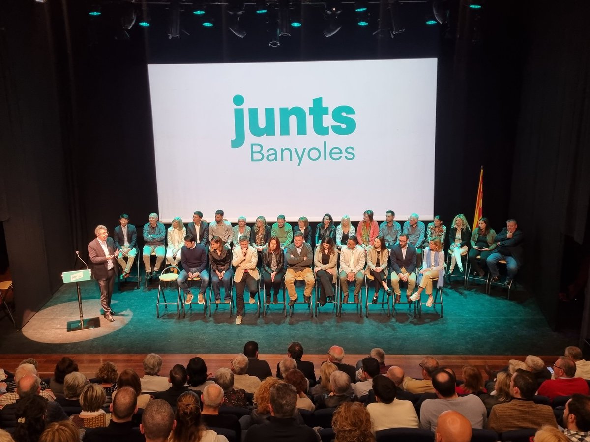 JuntsGirona's tweet photo. 📷 Acte de presentació de la candidatura de @JuntsXCat Banyoles, encapçalada per l'alcalde Miquel Noguer, a l'Auditori de l'Ateneu

👥 Hi han participat el president del Consell Nacional de Junts, @joseprull, alcaldes i alcaldables de @JuntsPlaEstany https://t.co/2eWzkxJcm3