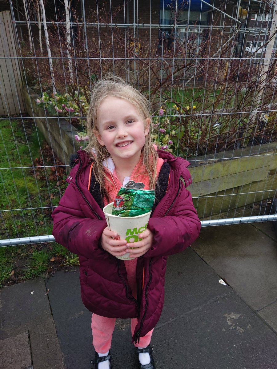 mduployen's tweet photo. Ruby was unimpressed I didn't have a rubbish bag for a spontaneous litter pick on our way home, so she improvised with a discarded cup she found. She used this to store the rubbish until we found a bin, then emptied it &amp; set about refilling it! #AFScaring @ArchibaldFirst https://t.co/Aw1cjozFx8
