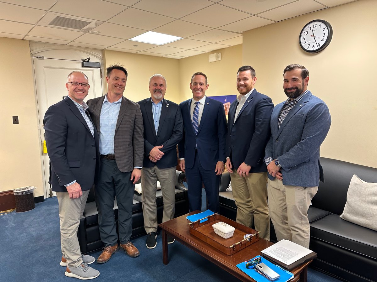 ToHollySprings's tweet photo. #HollySprings Town Council &amp; staff went to D.C. to meet with our congressional delegation! Topics included business recruitment, water &amp; wastewater, transportation, &amp; more. Thanks @SenThomTillis , @SenTedBuddNC , @RepWileyNickel , @RepDeborahRoss for the productive discussions. https://t.co/z7JRgyW3Ym