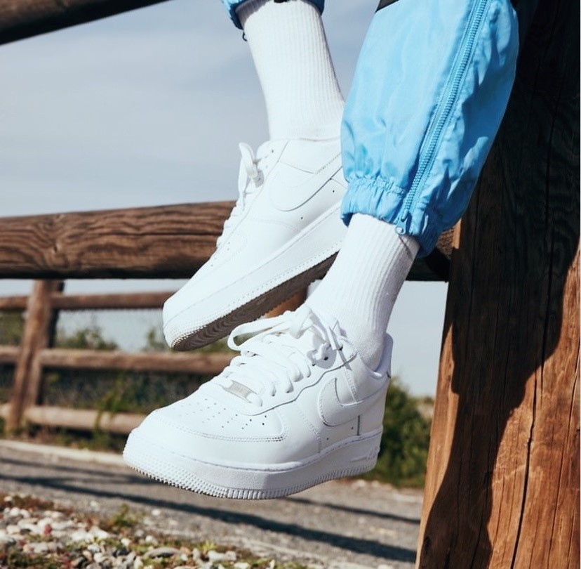 WillowbrookBC's tweet photo. Air Force 1s for alllllll. Visit our new Foot Locker to pick up this season's must have kicks. #shopwillowbrook
.
.
.
#airforce1s #springsneakers #crisp #nike https://t.co/h9MYD93vW9