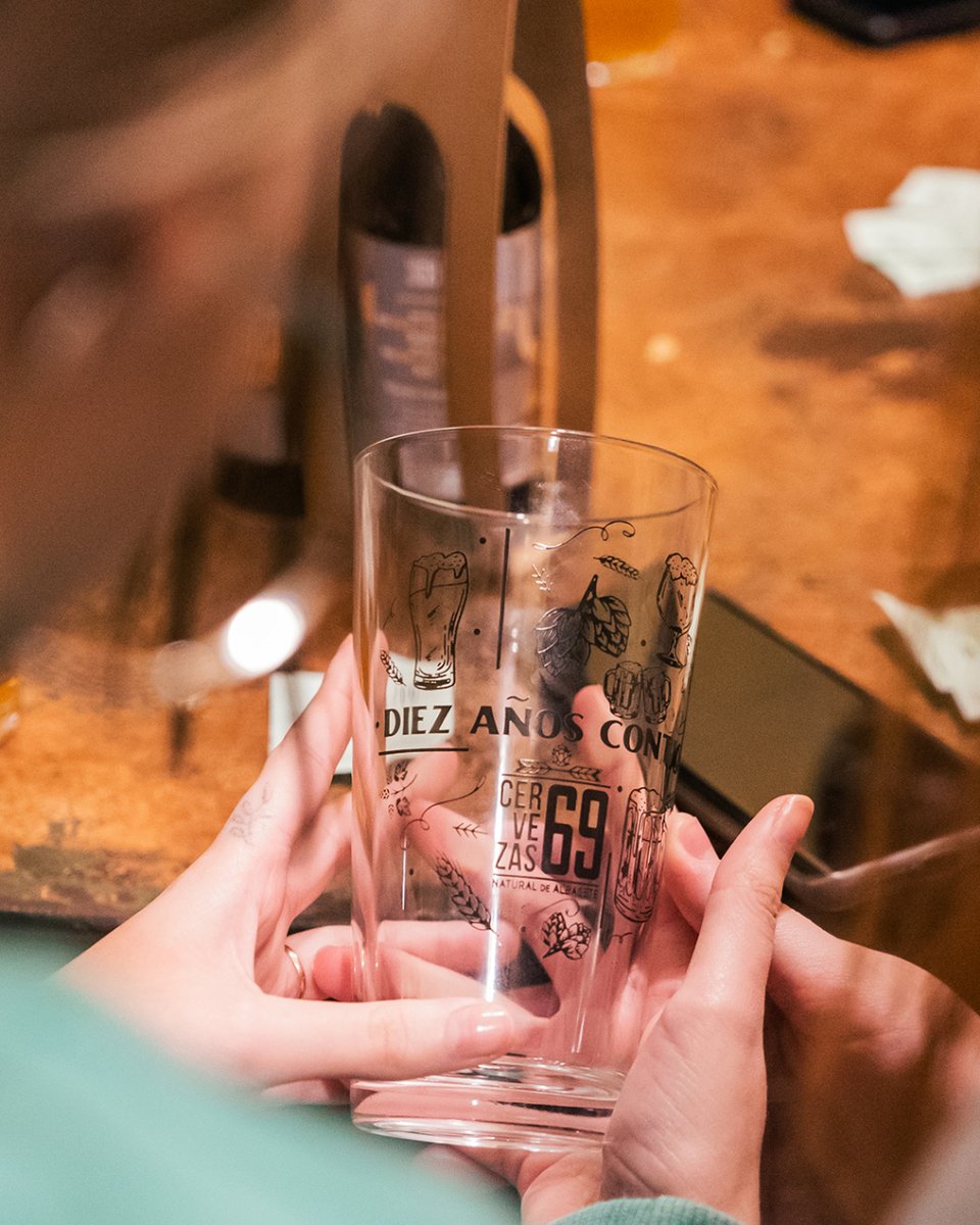 Más de 10 años haciendo lo que nos apasiona❤️🍺 Seguimos creciendo y aprendiendo, aportando innovación e involucrándonos con nuestros compañeros de profesión👏🏼 ¡Salud cerveceros!😄🍻 #cervezas69 #albacete #craftbeer #anversario #craftbeerstyle #beer #cerveza #cervezaartesana